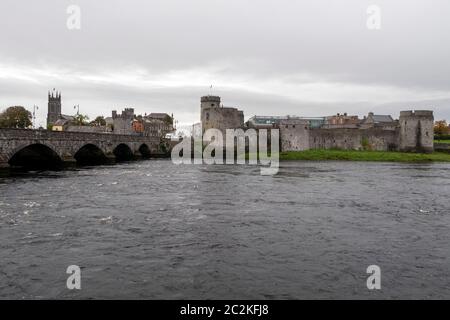 King John`s Castle and Thomond bridge spanning the river Shannon in Limerick, Republic of Ireland, Europe Stock Photo